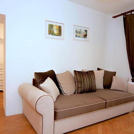 Valentina'S Apartment In City Center Braşov Buitenkant foto