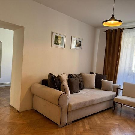 Valentina'S Apartment In City Center Braşov Buitenkant foto