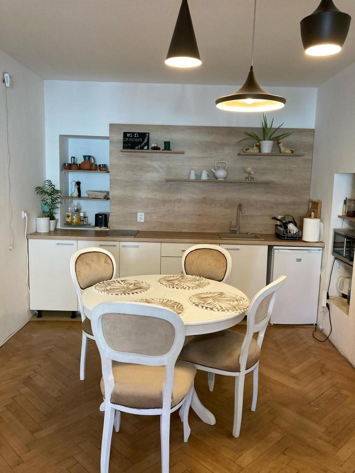 Valentina'S Apartment In City Center Braşov Buitenkant foto