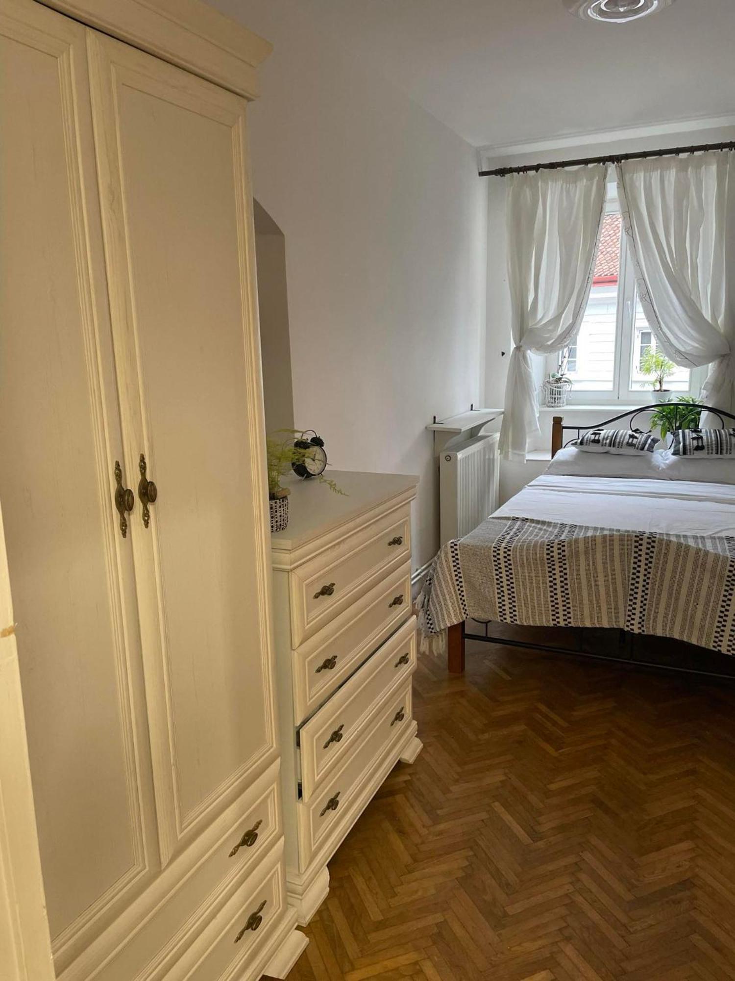 Valentina'S Apartment In City Center Braşov Buitenkant foto