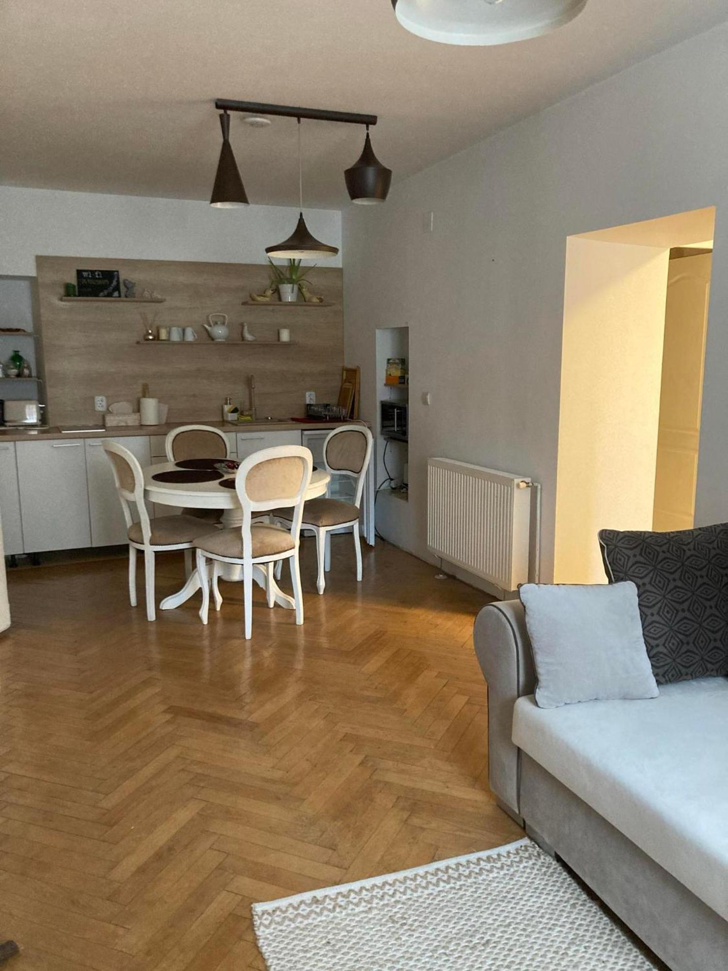 Valentina'S Apartment In City Center Braşov Buitenkant foto