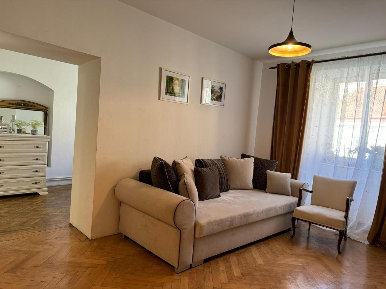 Valentina'S Apartment In City Center Braşov Buitenkant foto