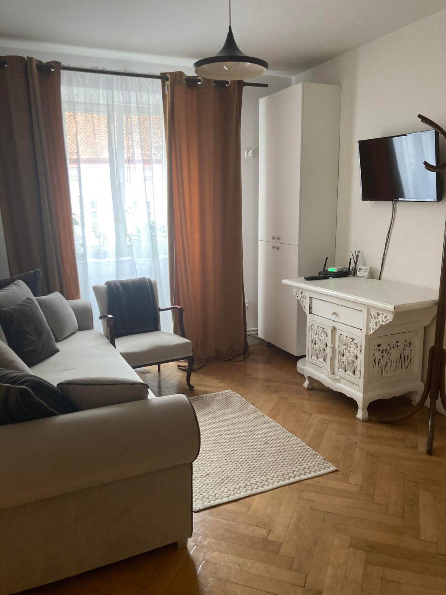 Valentina'S Apartment In City Center Braşov Buitenkant foto